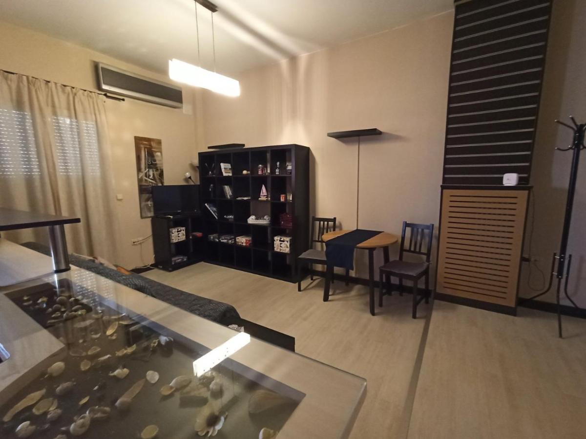 Modern Apartment, 5΄ Walk From Central Metro Station Atenas Exterior foto